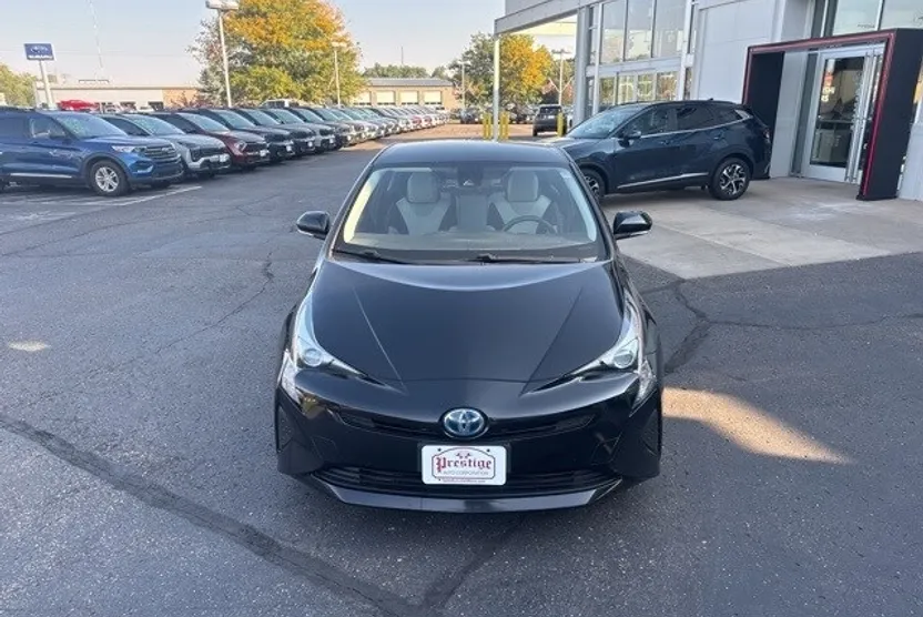 2017 Toyota Prius Four photo 1