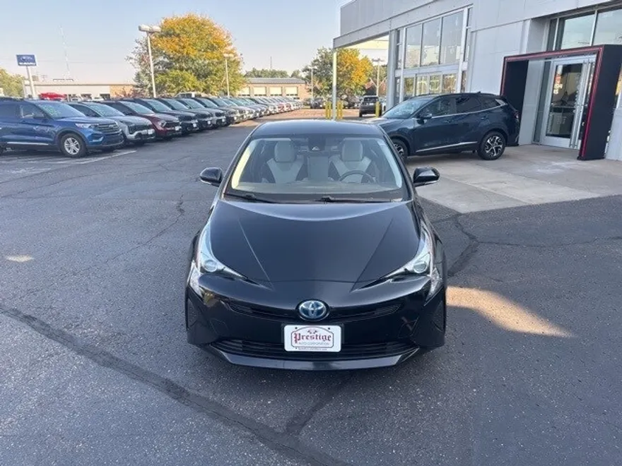 2017 Toyota Prius Four photo 1
