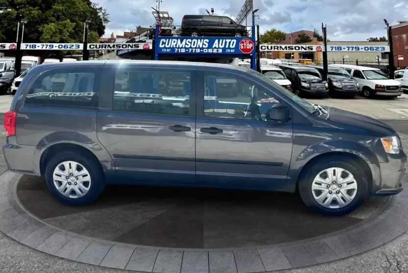2016 Dodge Grand Caravan SE photo 1