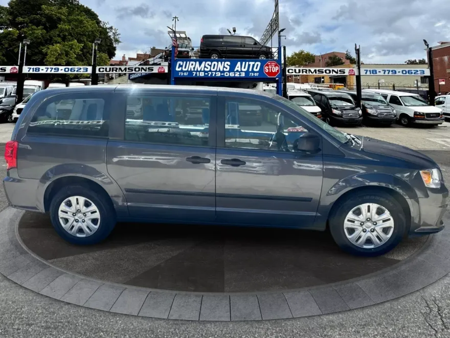 2016 Dodge Grand Caravan SE photo 1