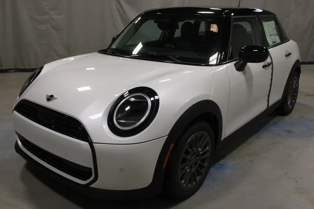 2025 Mini Cooper 4 Door Hardtop Signature photo 1