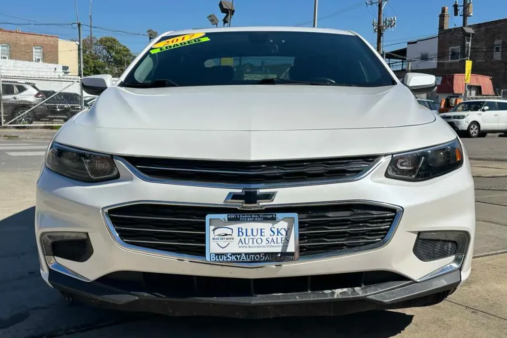 2017 Chevrolet Malibu 1LT photo 1