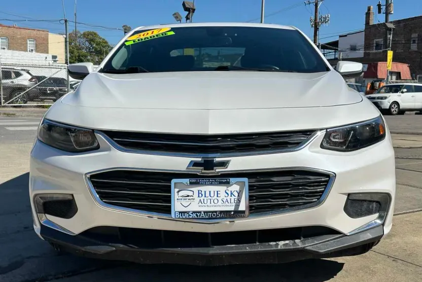2017 Chevrolet Malibu 1LT photo 1