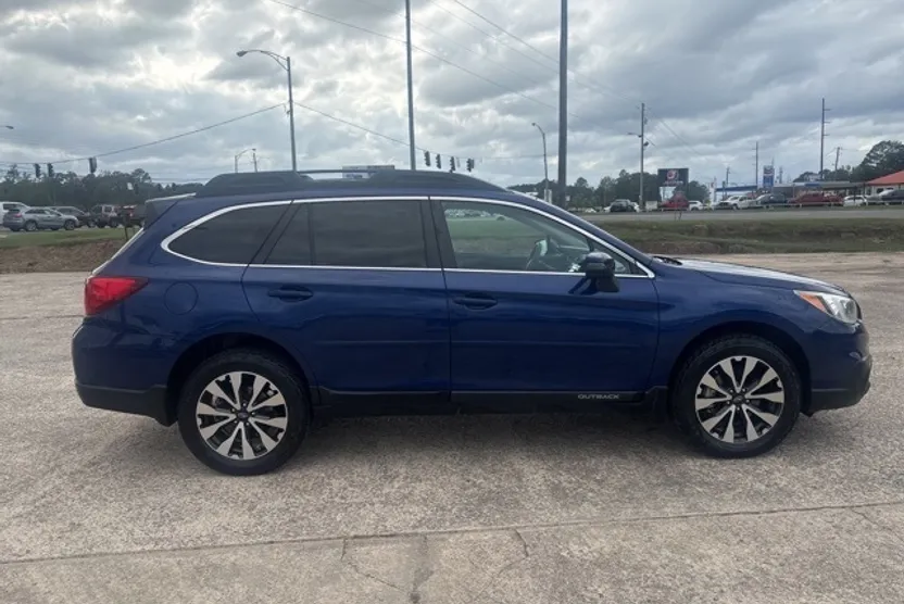 2015 Subaru Outback 3.6R Limited photo 1