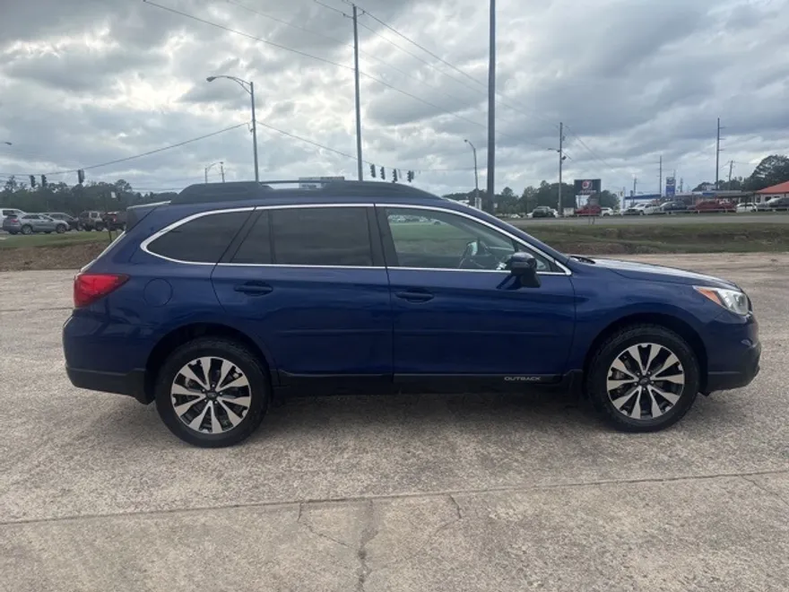 2015 Subaru Outback 3.6R Limited photo 1