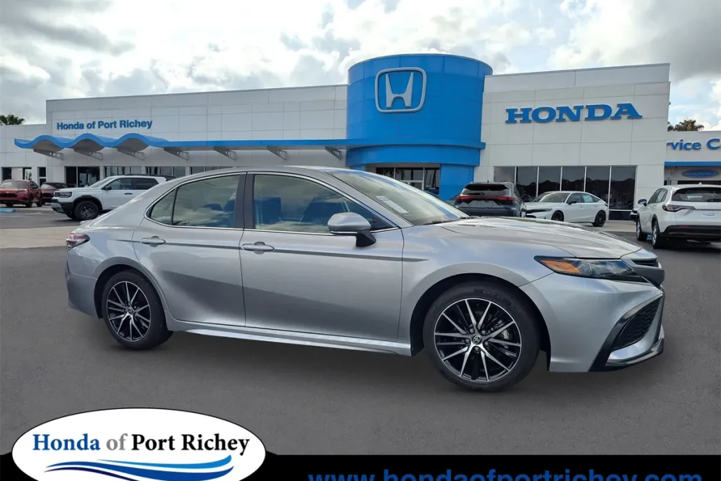 2023 Toyota Camry SE photo 1