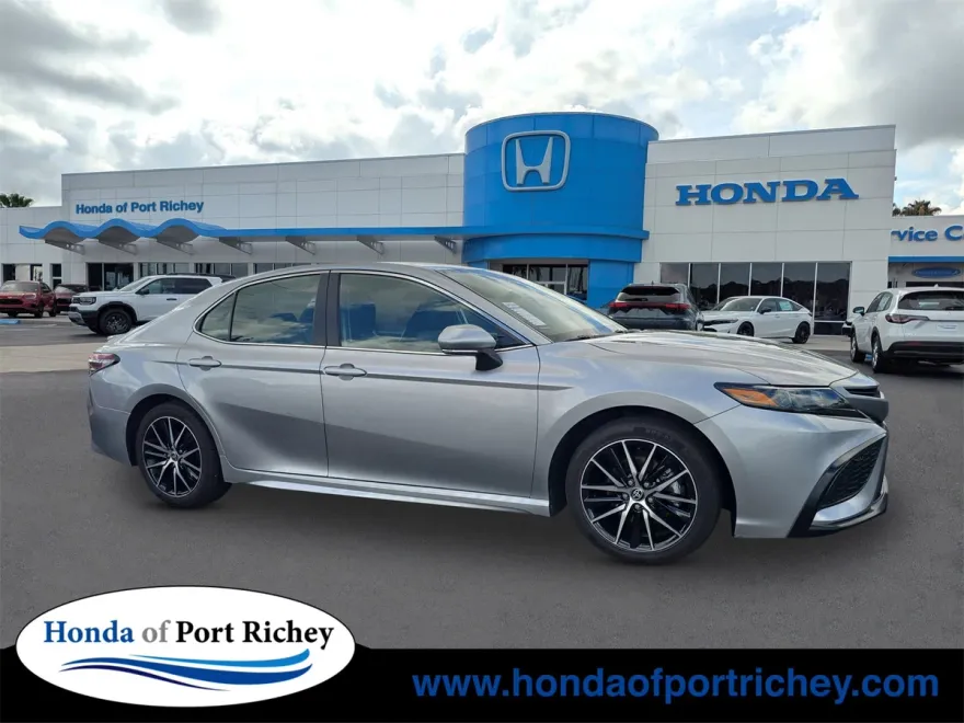 2023 Toyota Camry SE photo 1