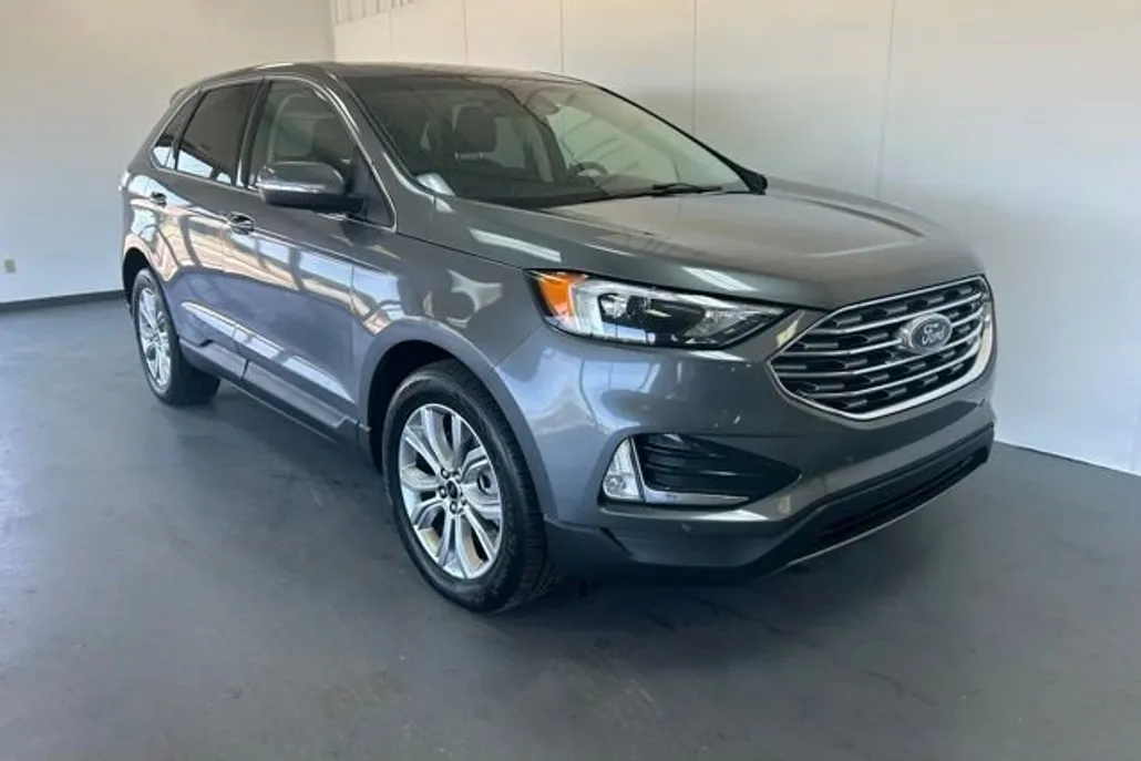 2024 Ford Edge Titanium photo 1