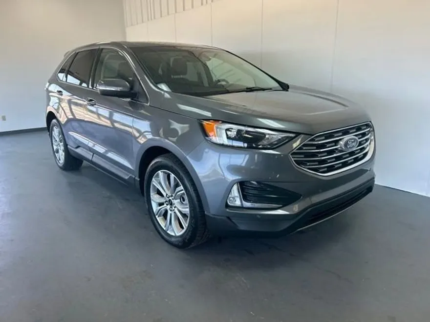 2024 Ford Edge Titanium photo 1