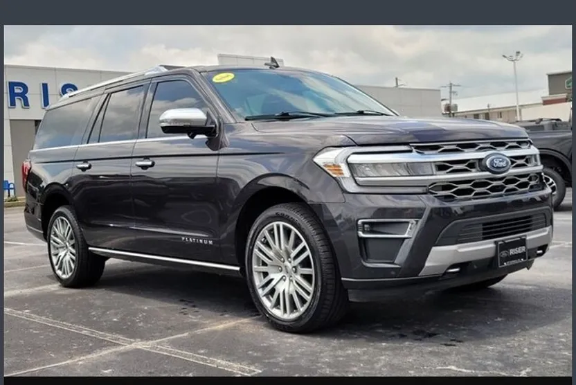 2023 Ford Expedition MAX Platinum photo 1