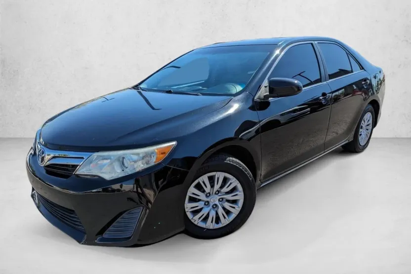 2012 Toyota Camry LE photo 1