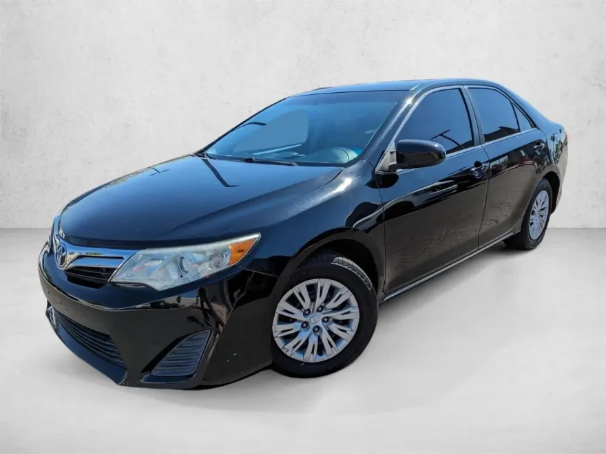 2012 Toyota Camry LE photo 1