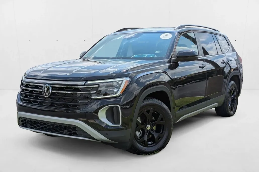 2024 Volkswagen Atlas Peak Edition SE Technology photo 1