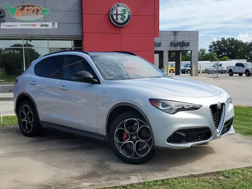 2024 Alfa Romeo Stelvio Ti photo 1