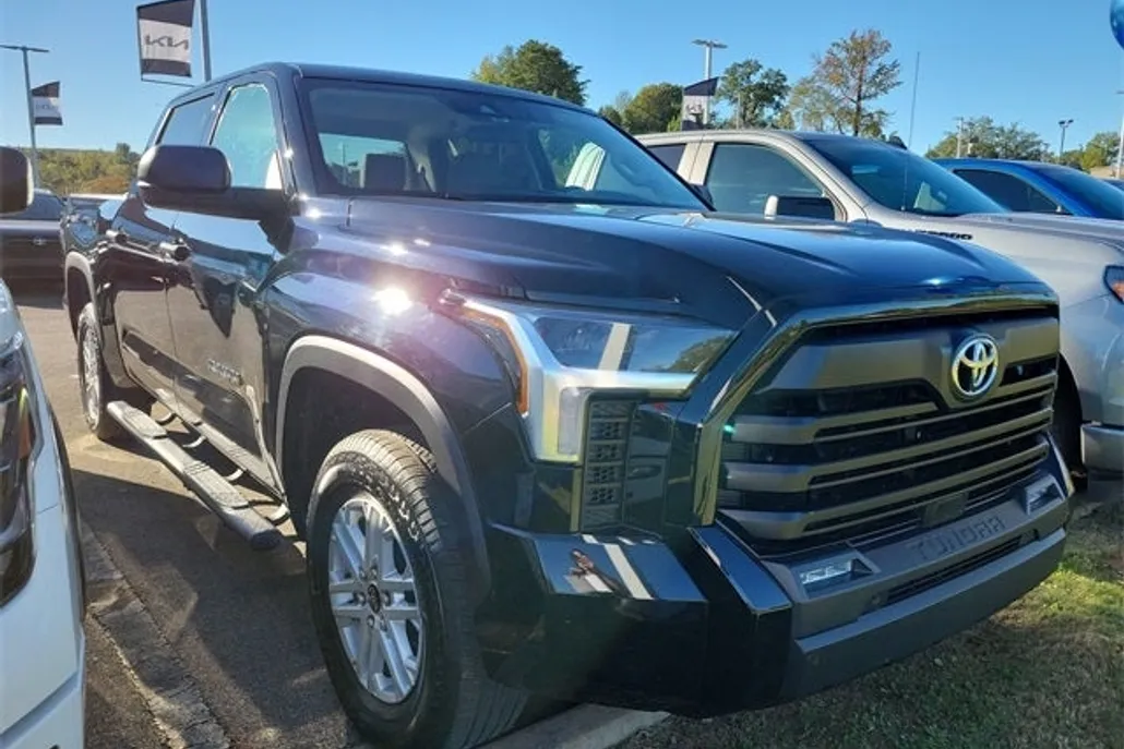 2024 Toyota Tundra SR5 photo 1