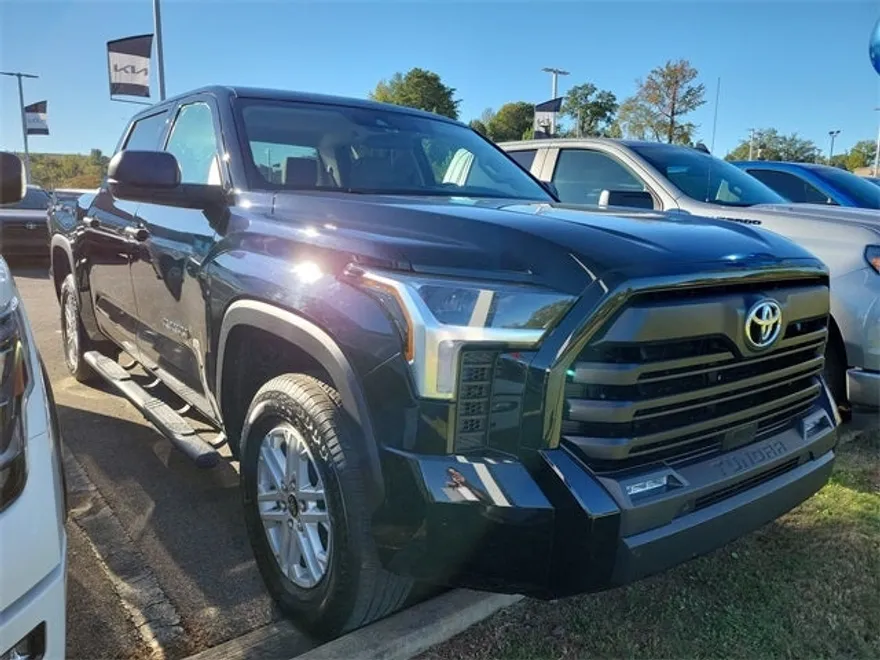 2024 Toyota Tundra SR5 photo 1