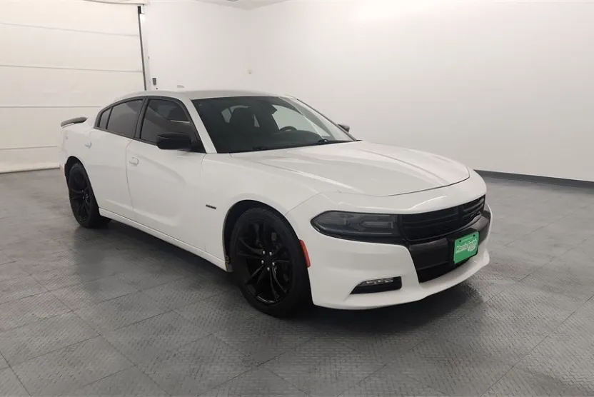 2016 Dodge Charger R/T photo 1
