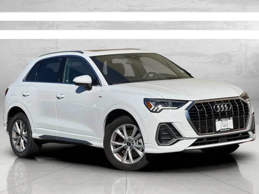 2023 Audi Q3 S line Premium photo 1