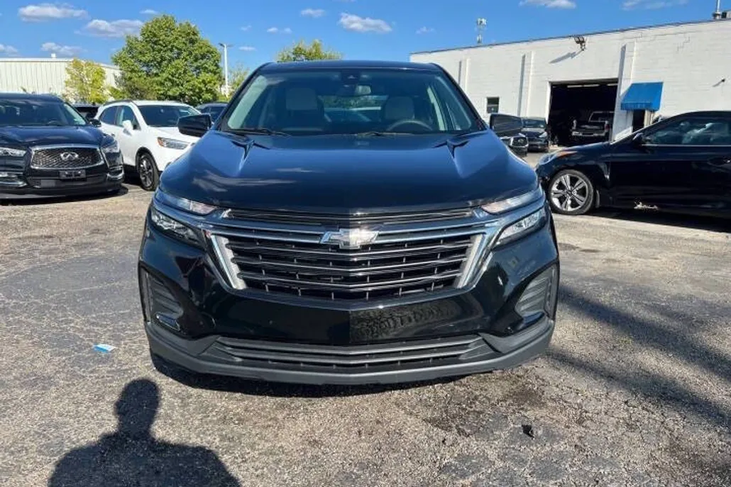 2023 Chevrolet Equinox LS photo 1