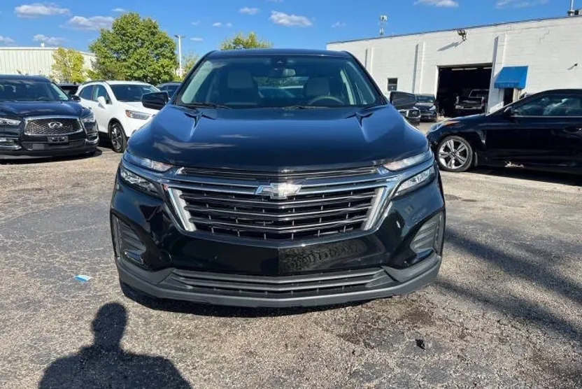 2023 Chevrolet Equinox LS photo 1