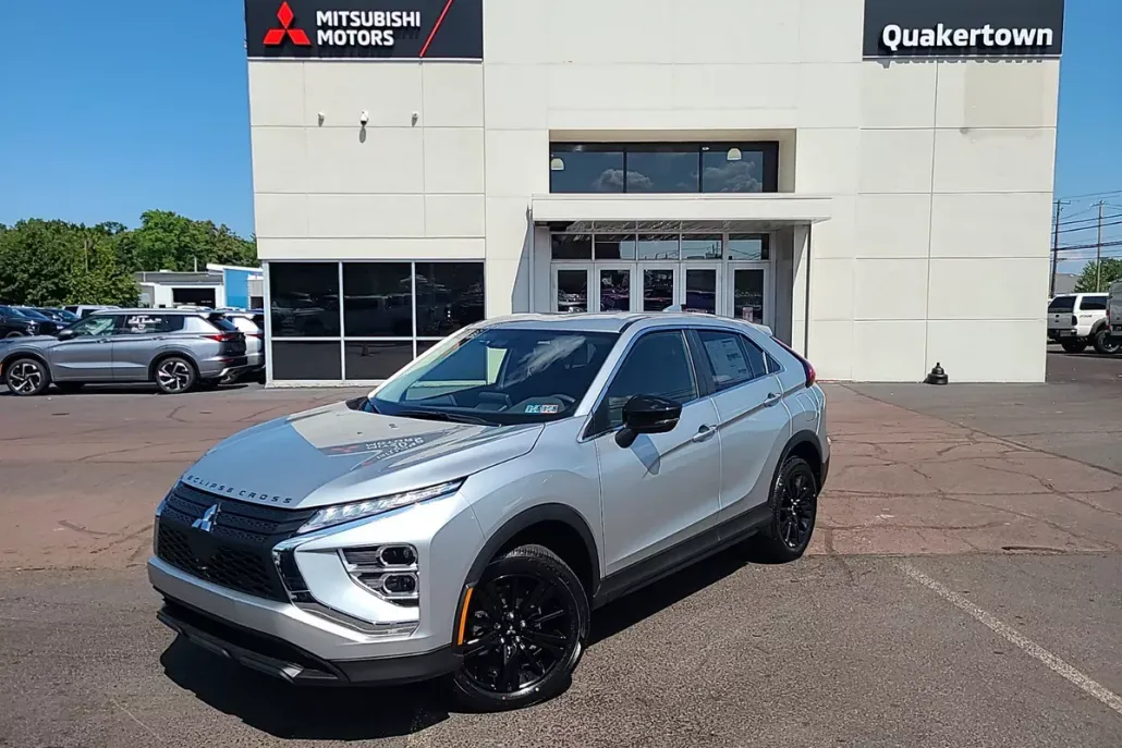 2024 Mitsubishi Eclipse Cross LE photo 1