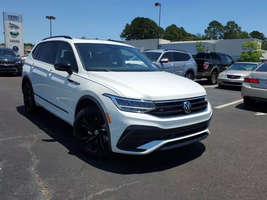2024 Volkswagen Tiguan SE R-Line Black photo 1