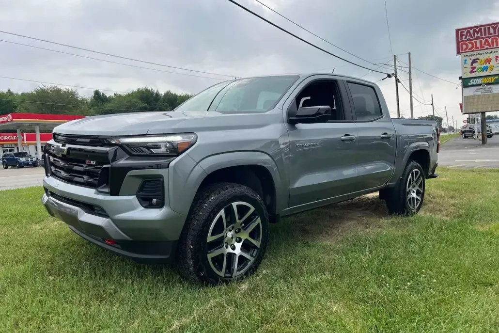 2023 Chevrolet Colorado Z71 photo 1