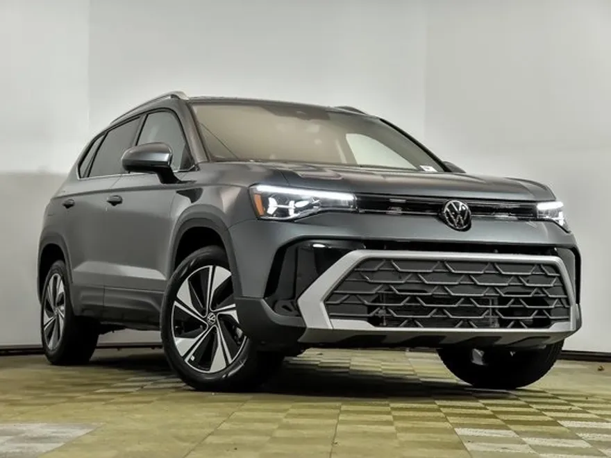 2025 Volkswagen Taos SE photo 1
