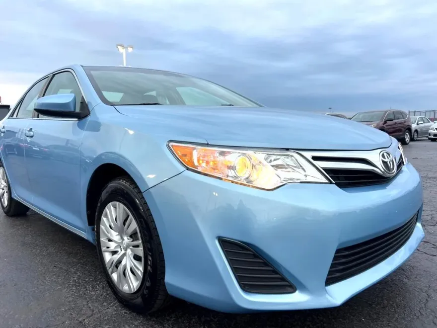 2012 Toyota Camry SE photo 1