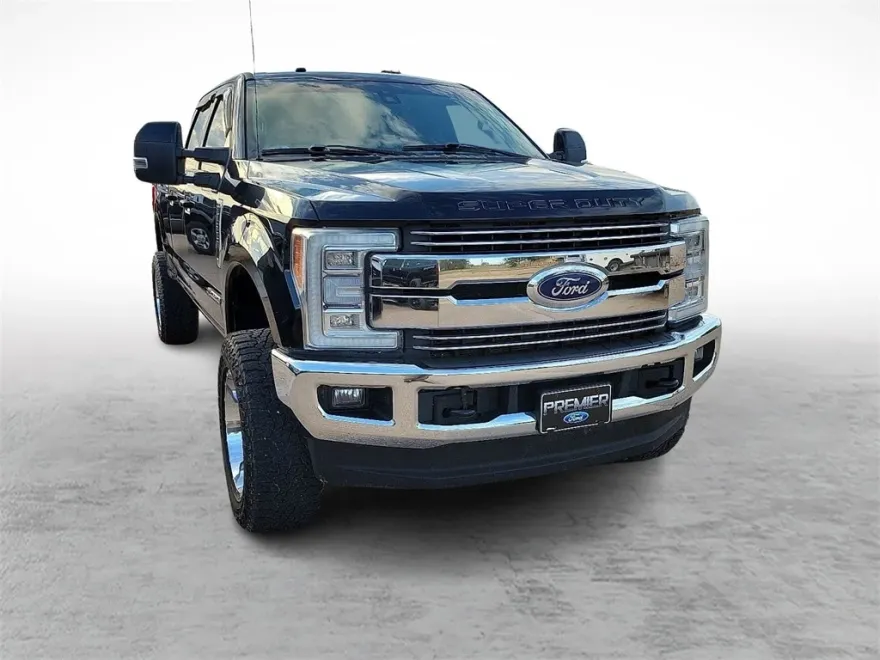 2017 Ford F-250 Lariat photo 1