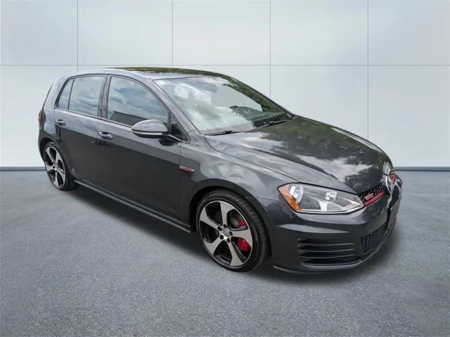 2017 Volkswagen Golf GTI SE photo 1