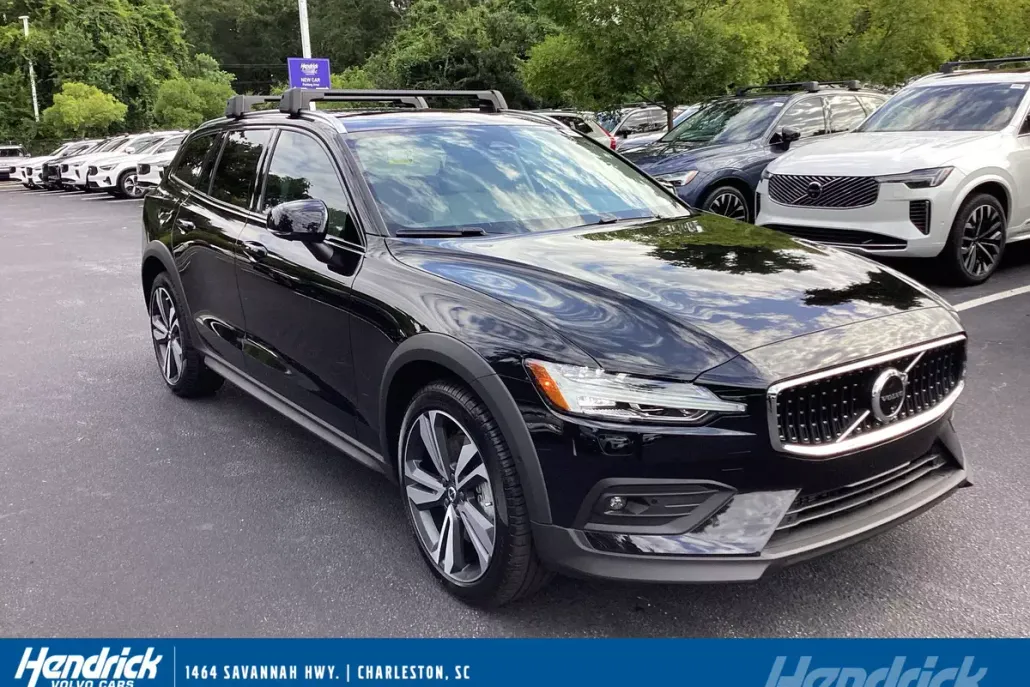 2026 Volvo V60 Cross Country B5 Plus photo 1