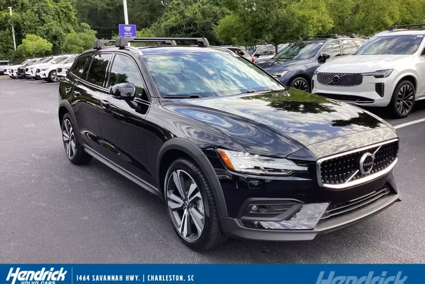 2026 Volvo V60 Cross Country B5 Plus photo 1