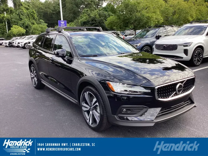 2026 Volvo V60 Cross Country B5 Plus photo 1