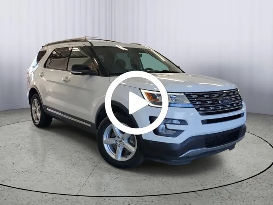 2017 Ford Explorer XLT photo 1