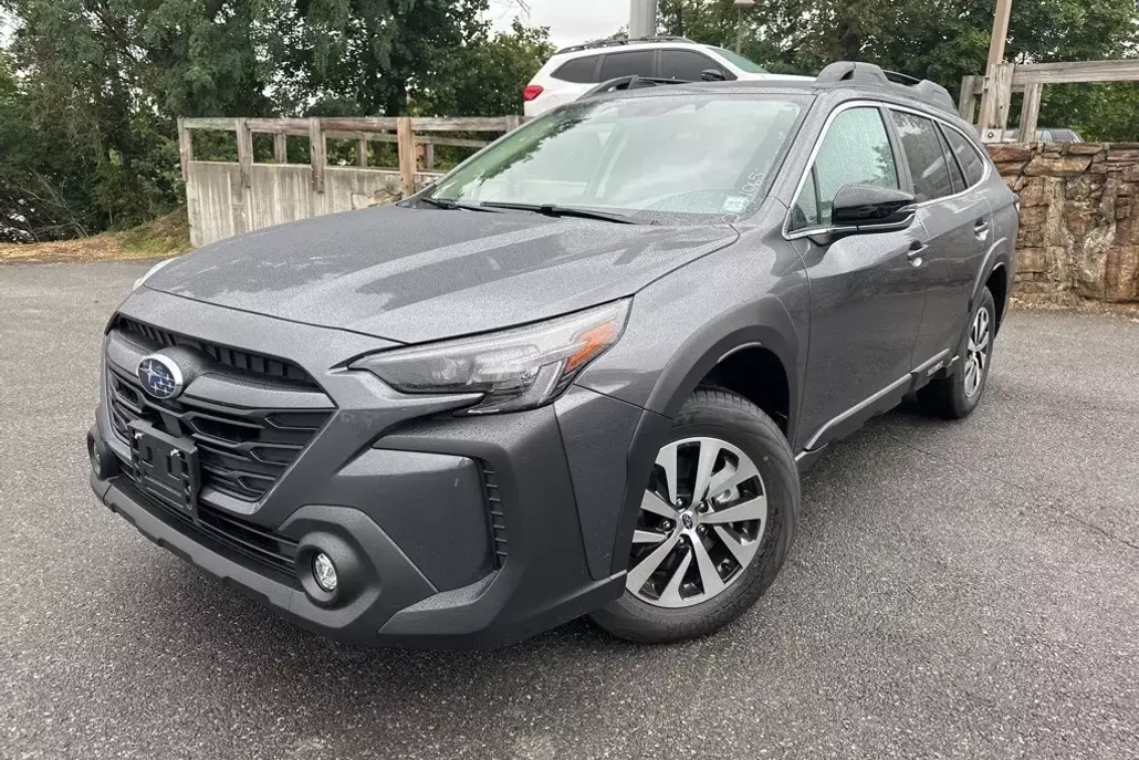 2025 Subaru Outback Premium photo 1