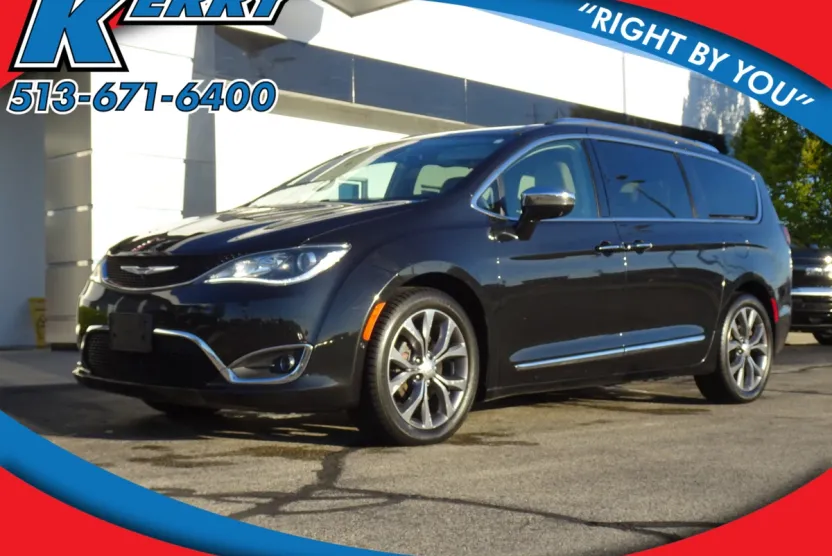 2017 Chrysler Pacifica Limited photo 1