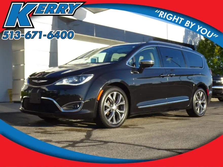 2017 Chrysler Pacifica Limited photo 1