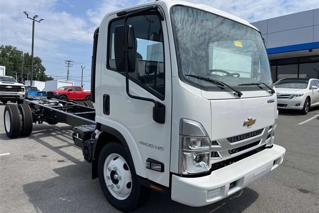 2025 Chevrolet Silverado 4500HD Base photo 1