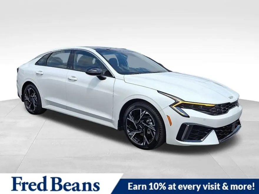 2025 Kia K5 GT-Line photo 1