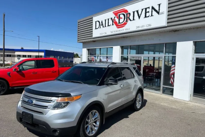 2012 Ford Explorer XLT photo 1