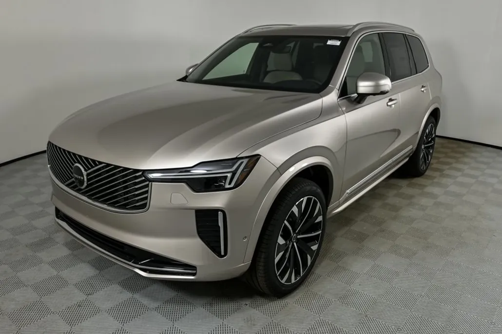 2026 Volvo XC90 Plus photo 1