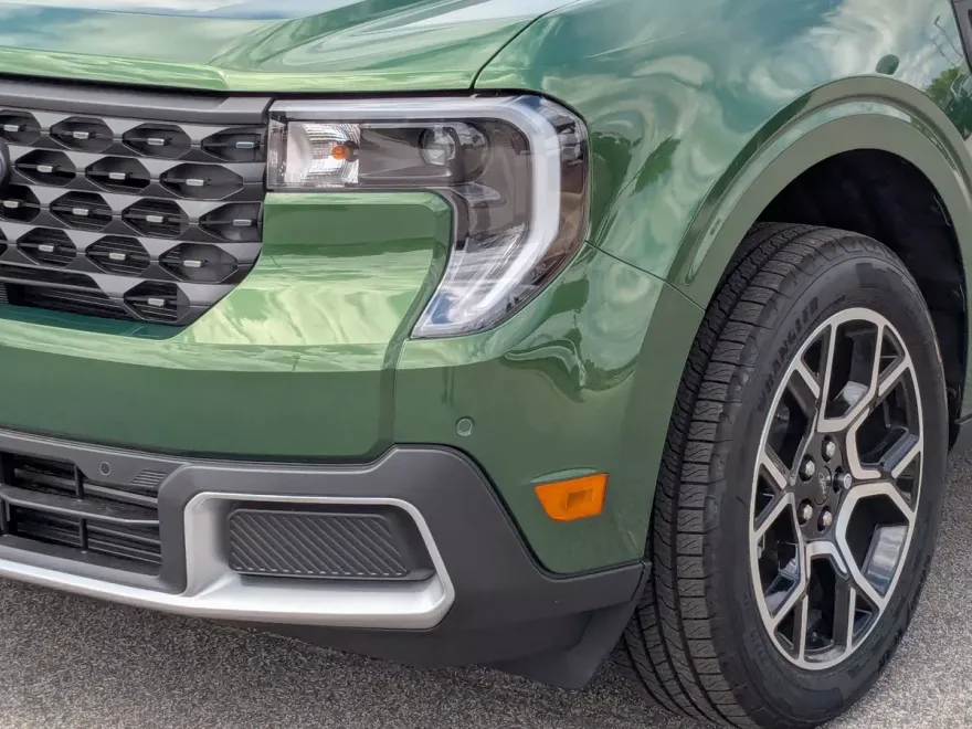 2025 Ford Maverick Lariat photo 1