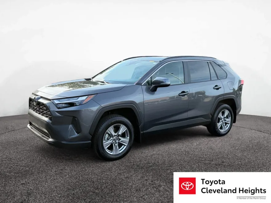 2022 Toyota RAV4 XLE photo 1