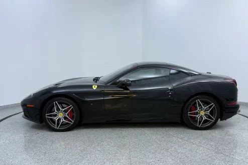 2017 Ferrari California T photo 3