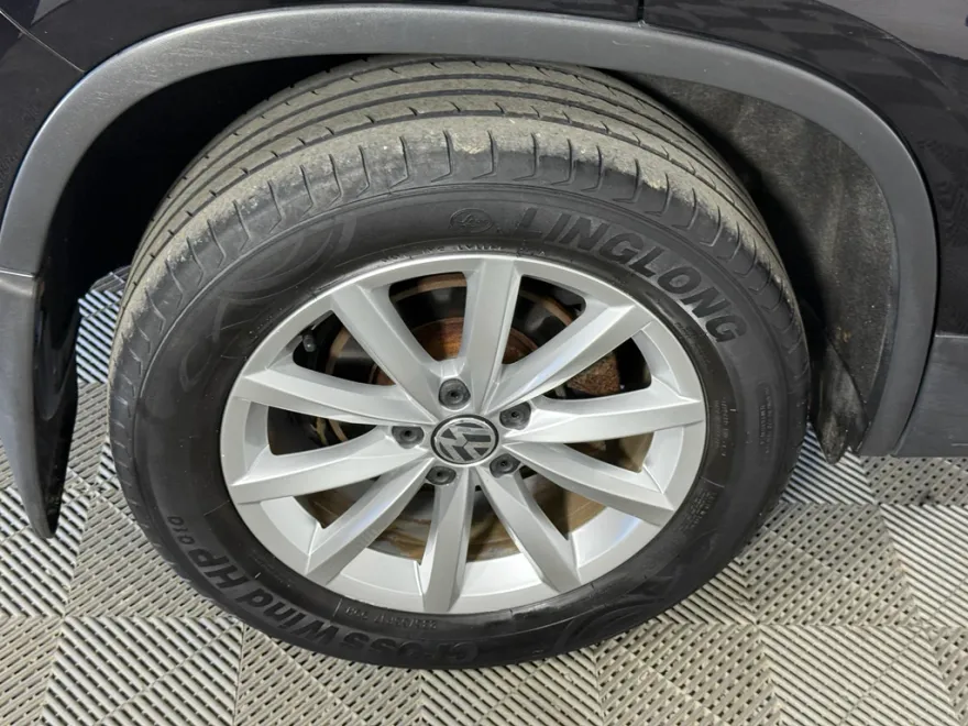 2017 Volkswagen Tiguan Wolfsburg Edition photo 1