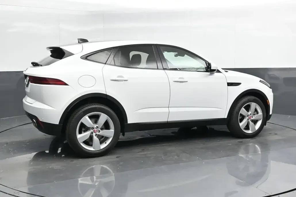 2022 Jaguar E-PACE P250 SE photo 1