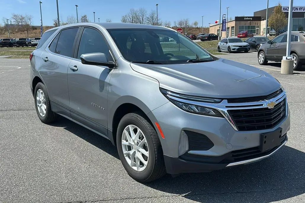 2023 Chevrolet Equinox LT photo 1