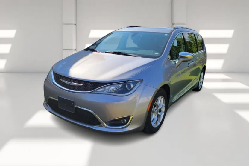 2019 Chrysler Pacifica Limited photo 1
