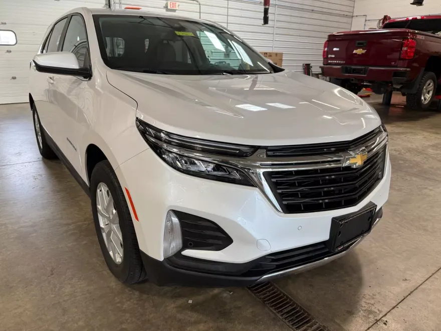 2022 Chevrolet Equinox LT photo 1